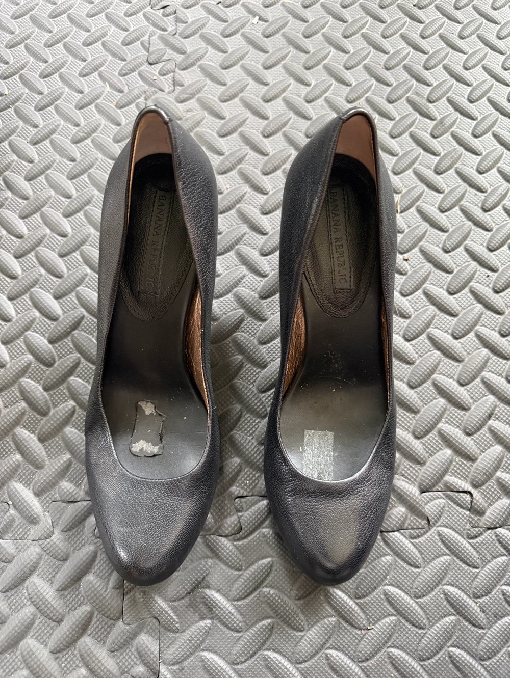 Banana Republic Black Leather Round-Toe Pumps
